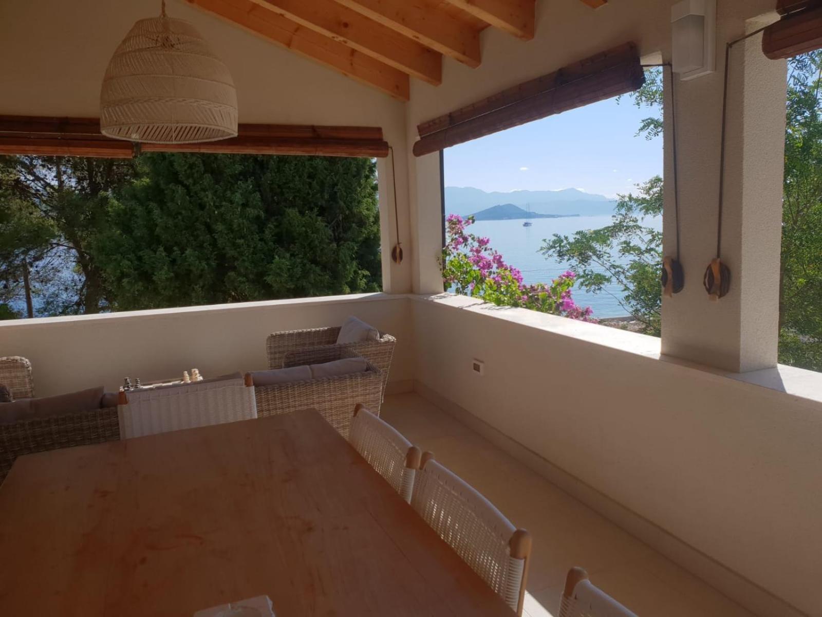 Luxury Family Beach Front Villa - Sunday Beach House Слатине Экстерьер фото