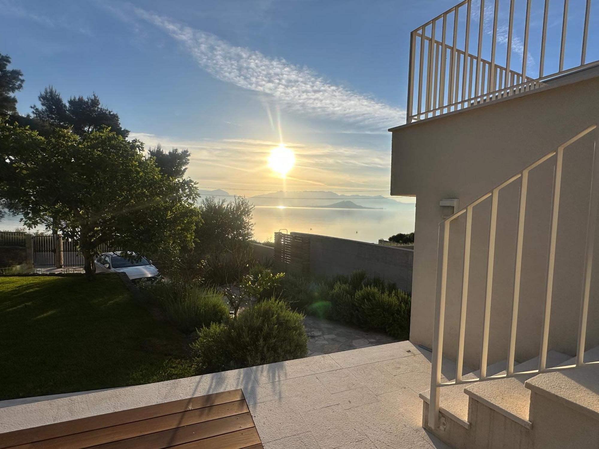 Luxury Family Beach Front Villa - Sunday Beach House Слатине Экстерьер фото