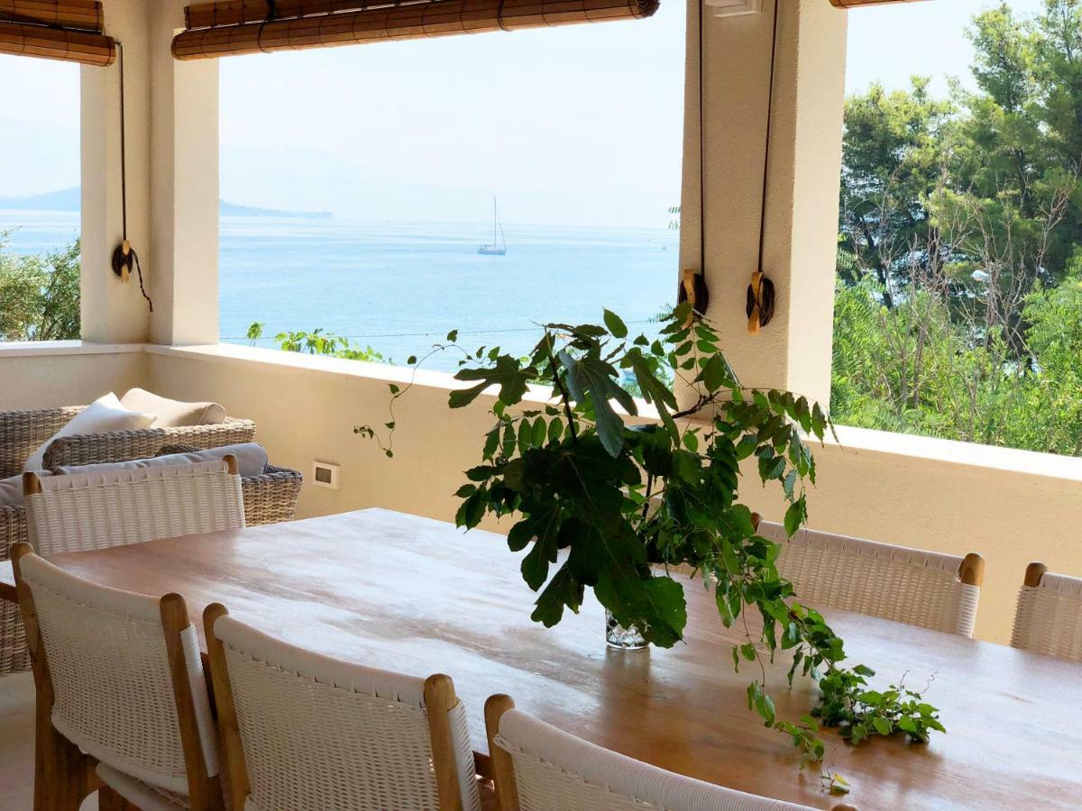 Luxury Family Beach Front Villa - Sunday Beach House Слатине Экстерьер фото