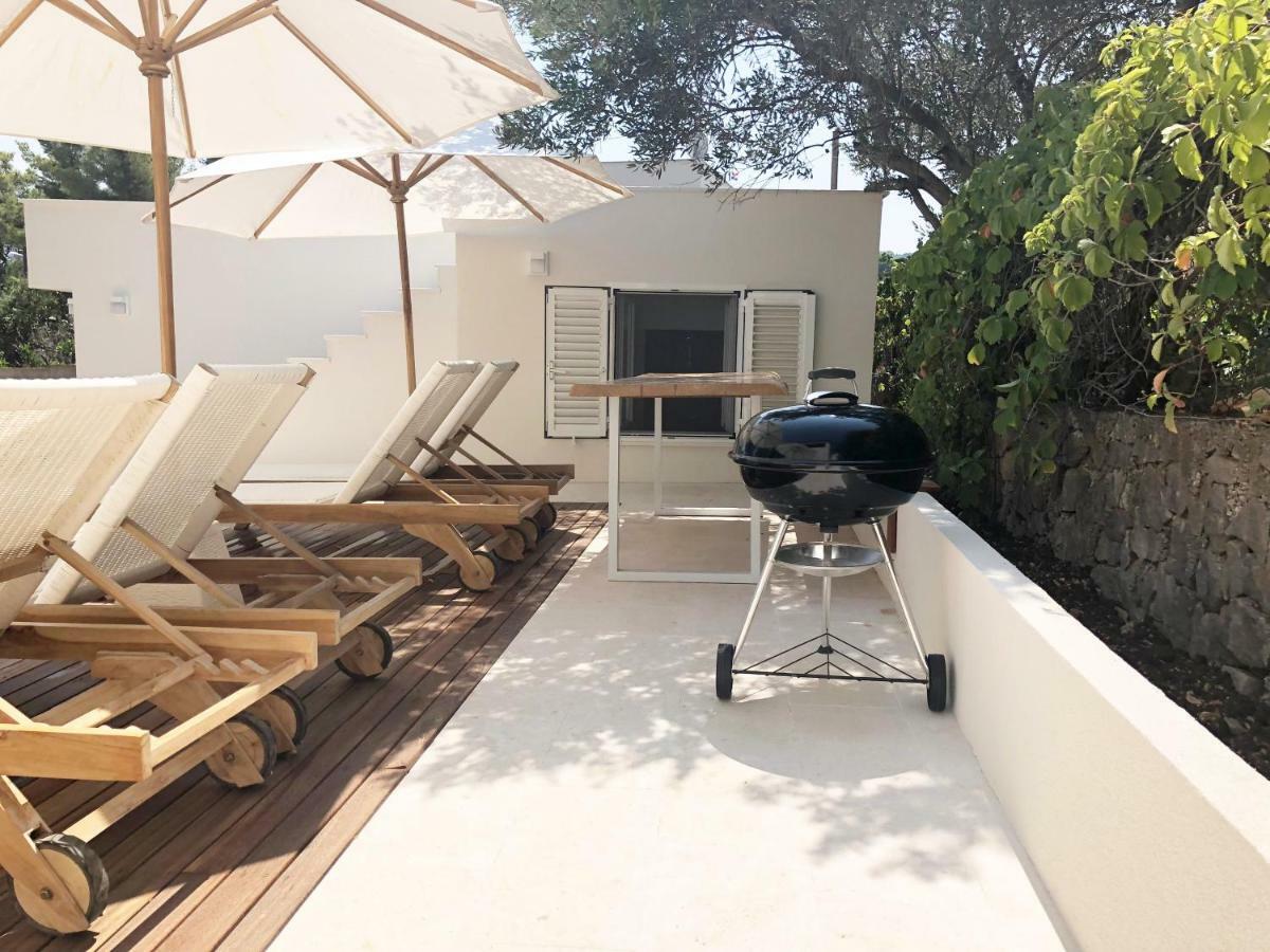 Luxury Family Beach Front Villa - Sunday Beach House Слатине Экстерьер фото
